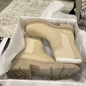 DV Dolce Vita Lug Sole Chelsea Boot 9